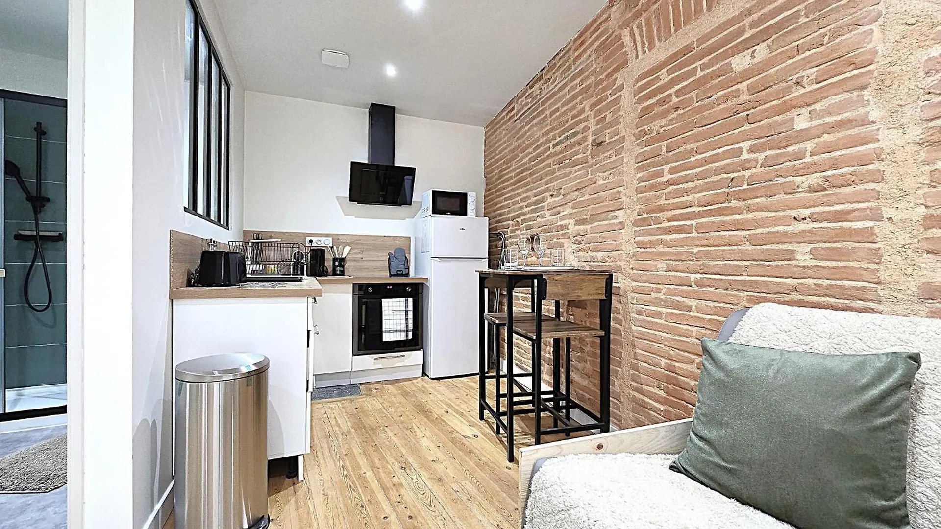 Le Briand - Studio Pour 2 Personnes - Climatisation - Fibre Internet - 5 Min A Pied De La Gare Et Du Centre-Ville - Places De Stationnements Gratuites Sur Toute L'Avenue Montauban