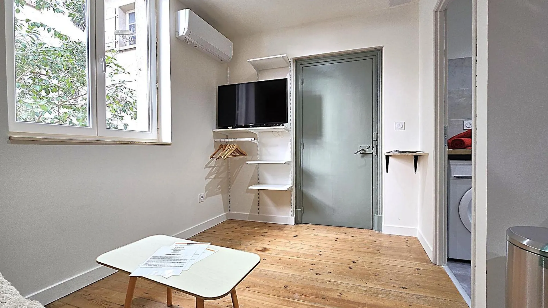 Apartment Le Briand - Studio Pour 2 Personnes - Climatisation - Fibre Internet - 5 Min A Pied De La Gare Et Du Centre-Ville - Places De Stationnements Gratuites Sur Toute L'Avenue Montauban