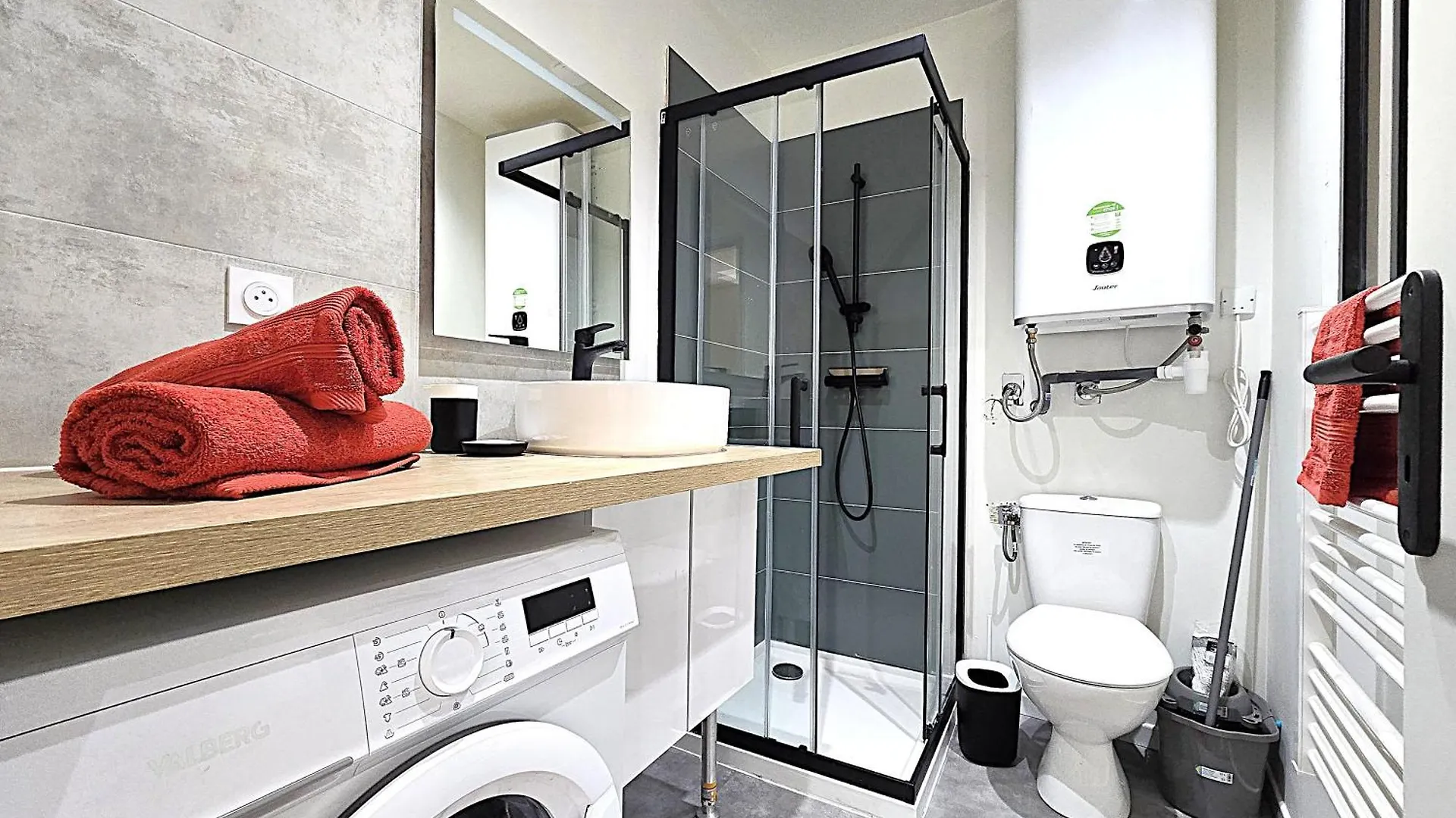 Apartment Le Briand - Studio Pour 2 Personnes - Climatisation - Fibre Internet - 5 Min A Pied De La Gare Et Du Centre-Ville - Places De Stationnements Gratuites Sur Toute L'Avenue Montauban